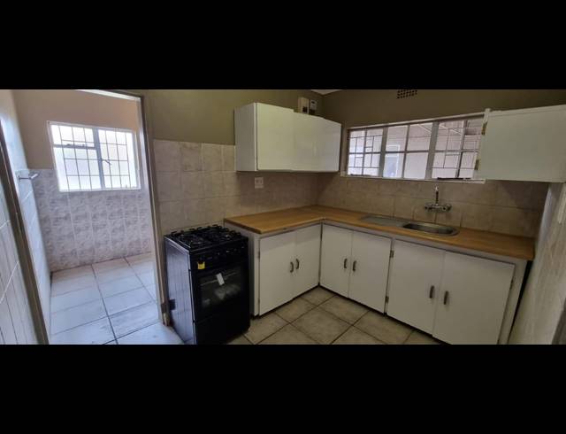 3 BEDROOM HOUSE FOR SALE IN VANDERBIJLPARK CE 2